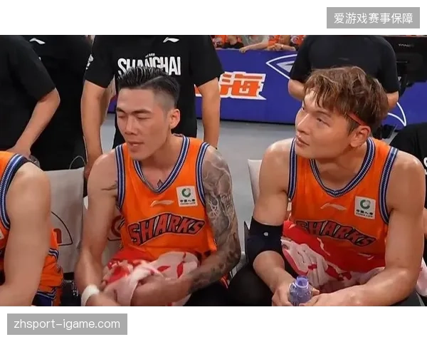 王哲林统治禁区摧毁广厦防线,上海男篮时隔24年重夺联赛总冠军 王哲林统治禁区摧毁广厦防线,上海男篮时隔24年重夺联赛总冠军